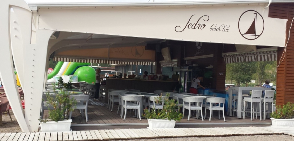 Jedro Beach Bar, пляжный бар Jedro в Будве